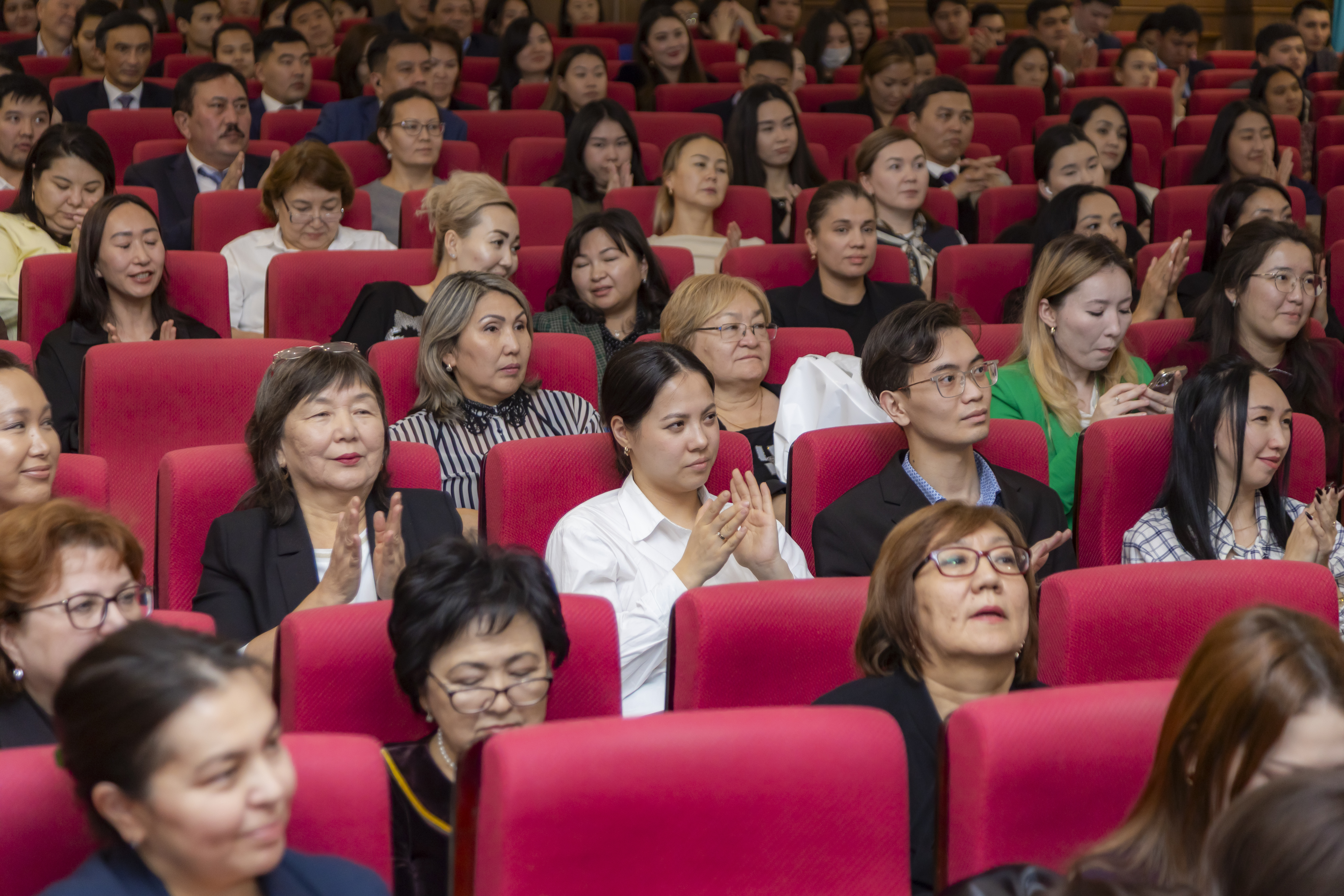 Сотрудников КазСтандарта наградили в МТИ РК
