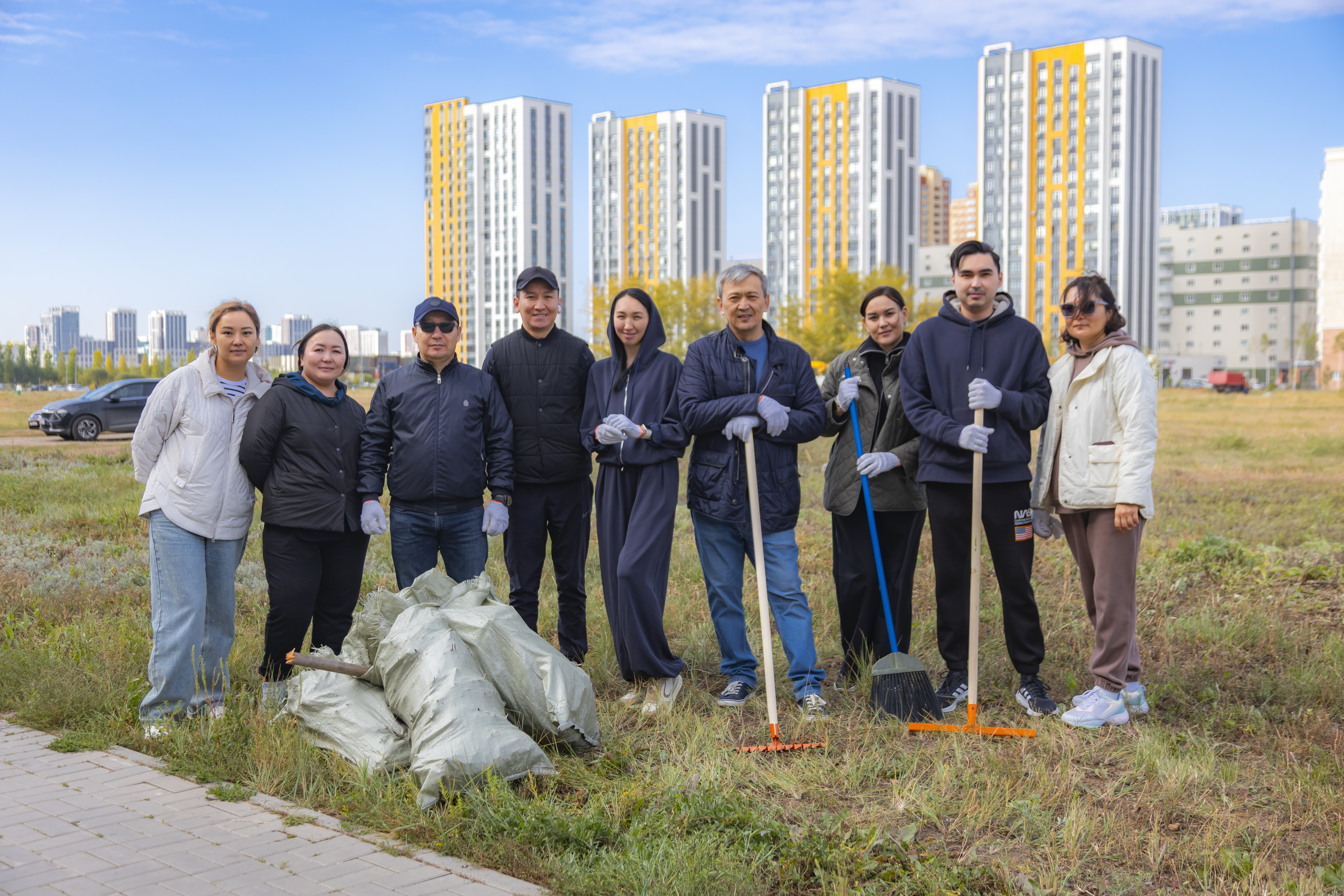 Сотрудники КазСтандарта вышли на общегородской субботник
